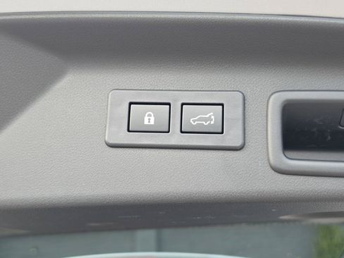 Used 2025 Subaru Forester Premium AWD/4WD image 22