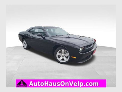 Used 2013 Dodge Challenger R/T RWD image 1