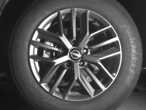 Used 2023 Nissan Rogue S image 12