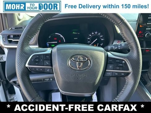 Used 2023 Toyota Sienna XSE image 15