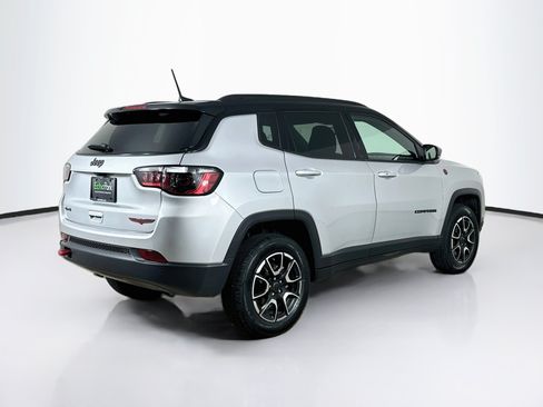 Used 2025 Jeep Compass Trailhawk AWD/4WD image 9