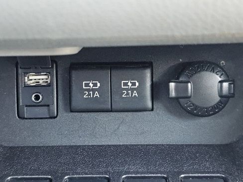 Used 2017 Toyota Highlander XLE w/ Carpet Mat Package AWD/4WD image 16