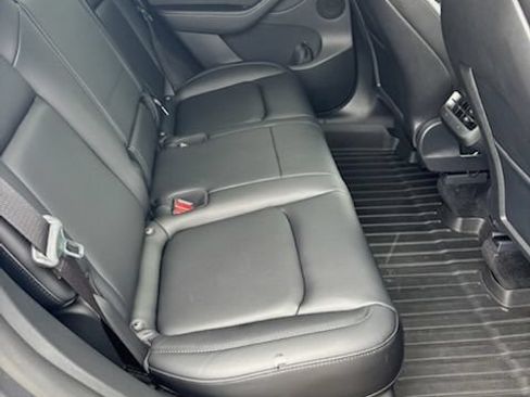 Used 2021 Tesla Model Y Long Range AWD/4WD image 4