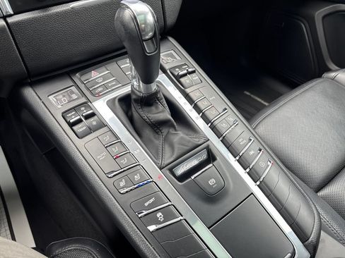 Used 2017 Porsche Macan AWD/4WD image 33