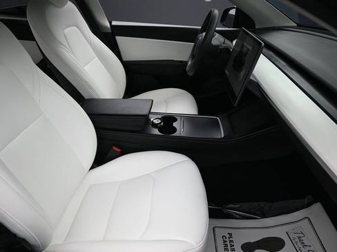 Used 2022 Tesla Model Y Performance AWD/4WD image 32