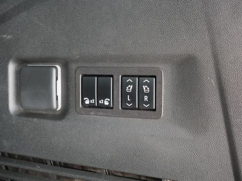 Used 2023 GMC Yukon XL Denali w/ Denali Reserve Package AWD/4WD image 19