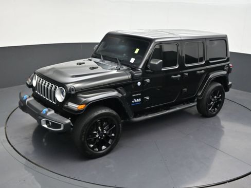 Used 2024 Jeep Wrangler Unlimited Sahara AWD/4WD image 19