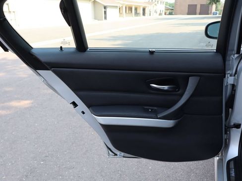 Used 2011 BMW 328i xDrive Sedan AWD/4WD image 24