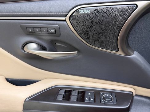 Used 2019 Lexus ES 350 w/ Accessory Package 2 FWD image 29
