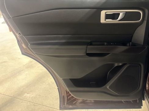 Used 2020 Ford Explorer XLT image 11