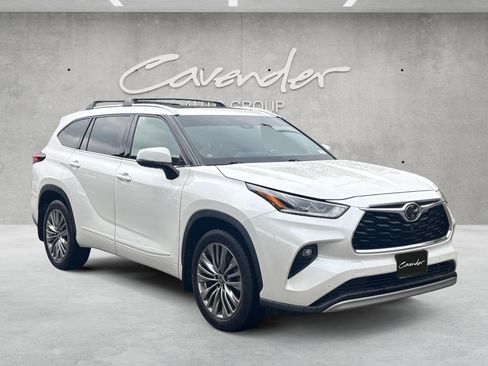 Used 2020 Toyota Highlander Platinum image 2