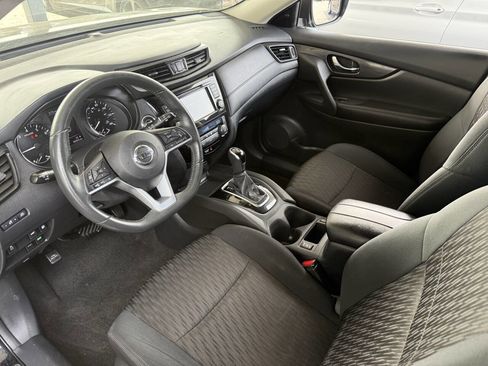 Used 2018 Nissan Rogue SV image 9