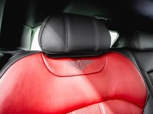 Used 2019 Bentley Bentayga image 35