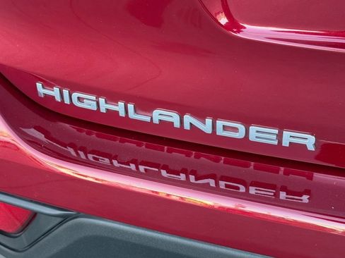 Certified 2023 Toyota Highlander XLE image 13