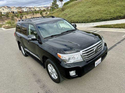 Used 2015 Toyota Land Cruiser image 5
