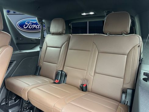 Used 2024 Chevrolet Tahoe High Country w/ Advanced Technology Package AWD/4WD image 13