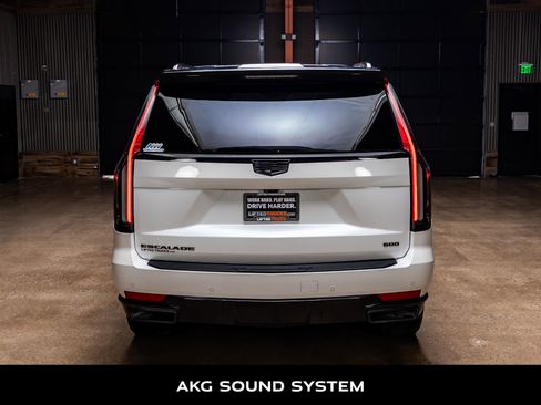 Used 2024 Cadillac Escalade Sport Platinum w/ LPO, ONYX Package AWD/4WD image 8