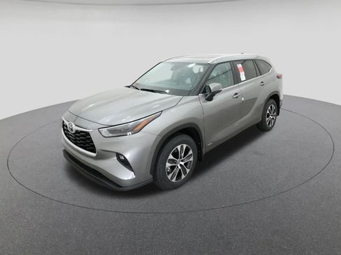 New 2026 Toyota Highlander XLE AWD/4WD image 1