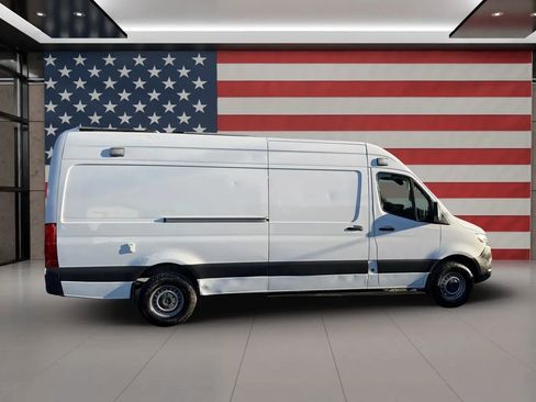 Used 2020 Mercedes-Benz Sprinter 2500 w/ Driver Convenience Package image 6