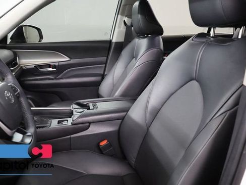 Certified 2024 Toyota Grand Highlander AWD image 12
