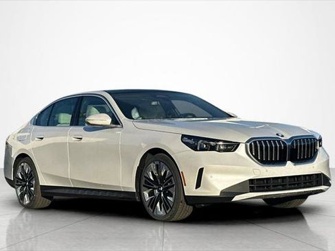 New 2026 BMW 530i xDrive w/ Executive Package image 7