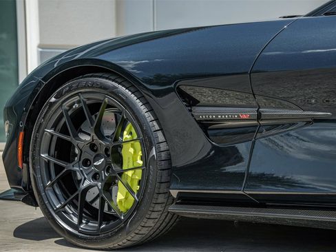 New 2025 Aston Martin Vanquish Coupe image 18