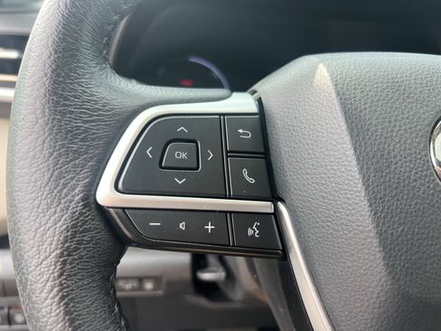 Used 2021 Toyota Sienna XLE FWD image 21