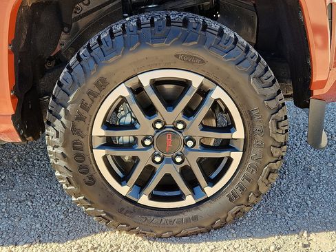 Used 2025 Toyota Tacoma TRD Sport image 7