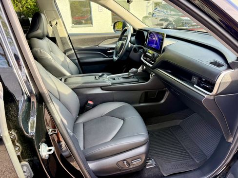 Used 2024 Toyota Grand Highlander AWD image 13