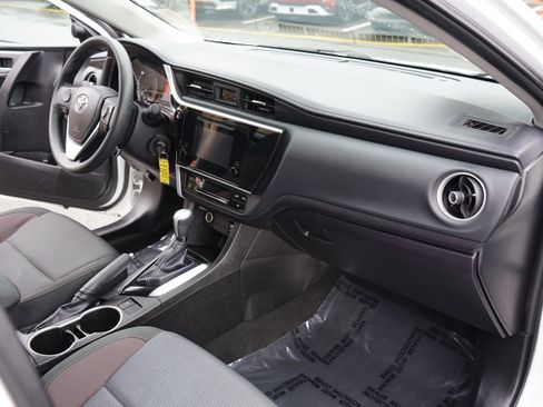 Used 2018 Toyota Corolla LE image 16