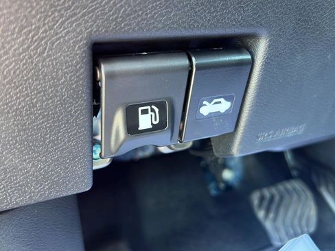 New 2025 Nissan Versa SR w/ Trunk Package image 23