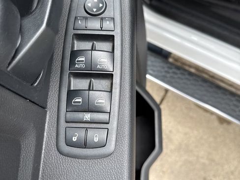 Used 2018 RAM 2500 Tradesman w/ Chrome Appearance Group image 9