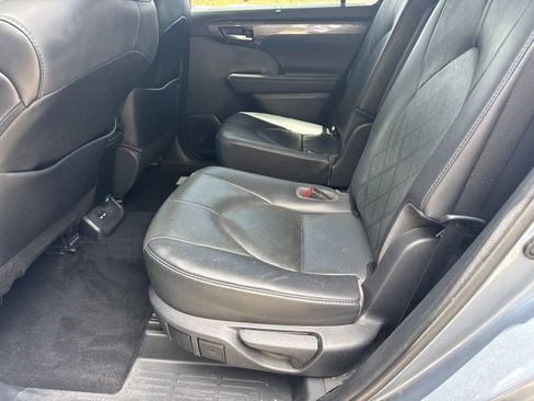 Used 2021 Toyota Highlander Platinum AWD/4WD image 21
