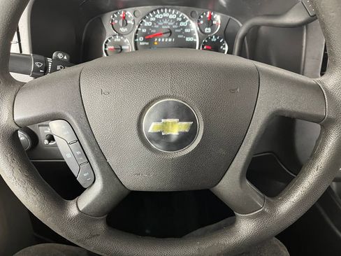 Used 2017 Chevrolet Express 2500 image 20