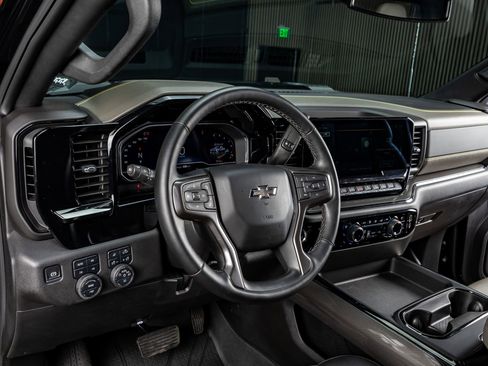 Used 2025 Chevrolet Silverado 2500 ZR2 image 17