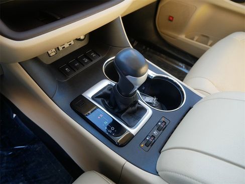 Certified 2019 Toyota Highlander Limited Platinum image 21