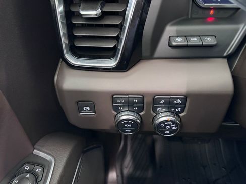 Certified 2025 GMC Sierra 1500 Denali w/ Denali Reserve Package AWD/4WD image 22