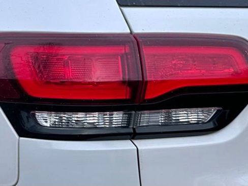 Used 2019 Jeep Grand Cherokee Altitude image 10