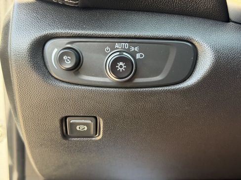 Used 2025 Chevrolet Blazer LT FWD image 22