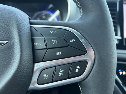 New 2026 Chrysler Pacifica Limited image 16