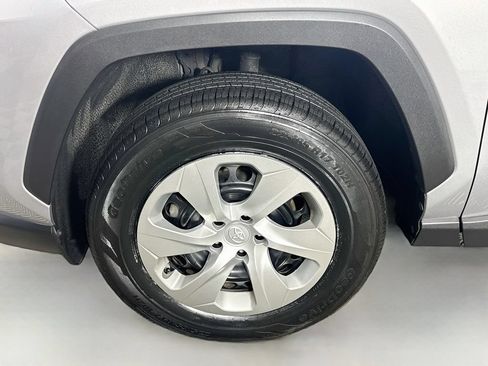 Used 2023 Toyota RAV4 LE AWD/4WD image 4