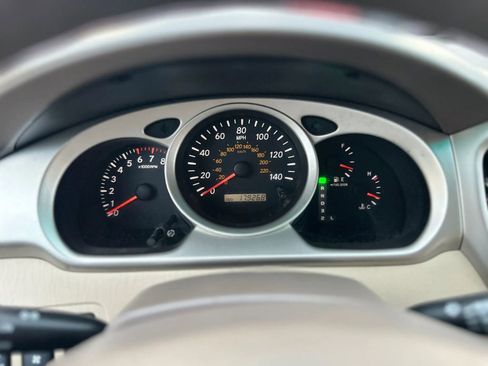 Used 2005 Toyota Highlander 4WD V6 w/ 3rd Row image 18