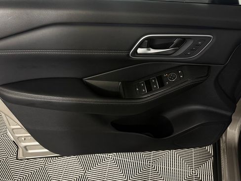 Used 2025 Nissan Rogue Platinum w/ Tech Package FWD image 26