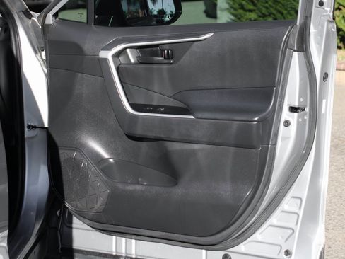 Used 2021 Toyota RAV4 LE image 38