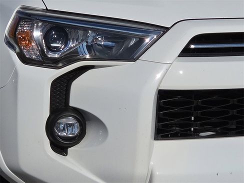 Certified 2022 Toyota 4Runner SR5 Premium image 10