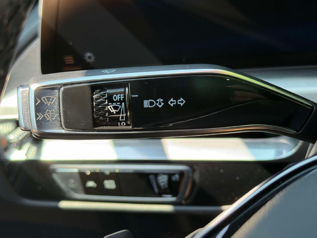 Certified 2024 Cadillac Lyriq Luxury AWD/4WD image 28
