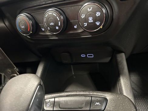 Used 2024 Chevrolet Trax RS w/ Driver Confidence Package image 27