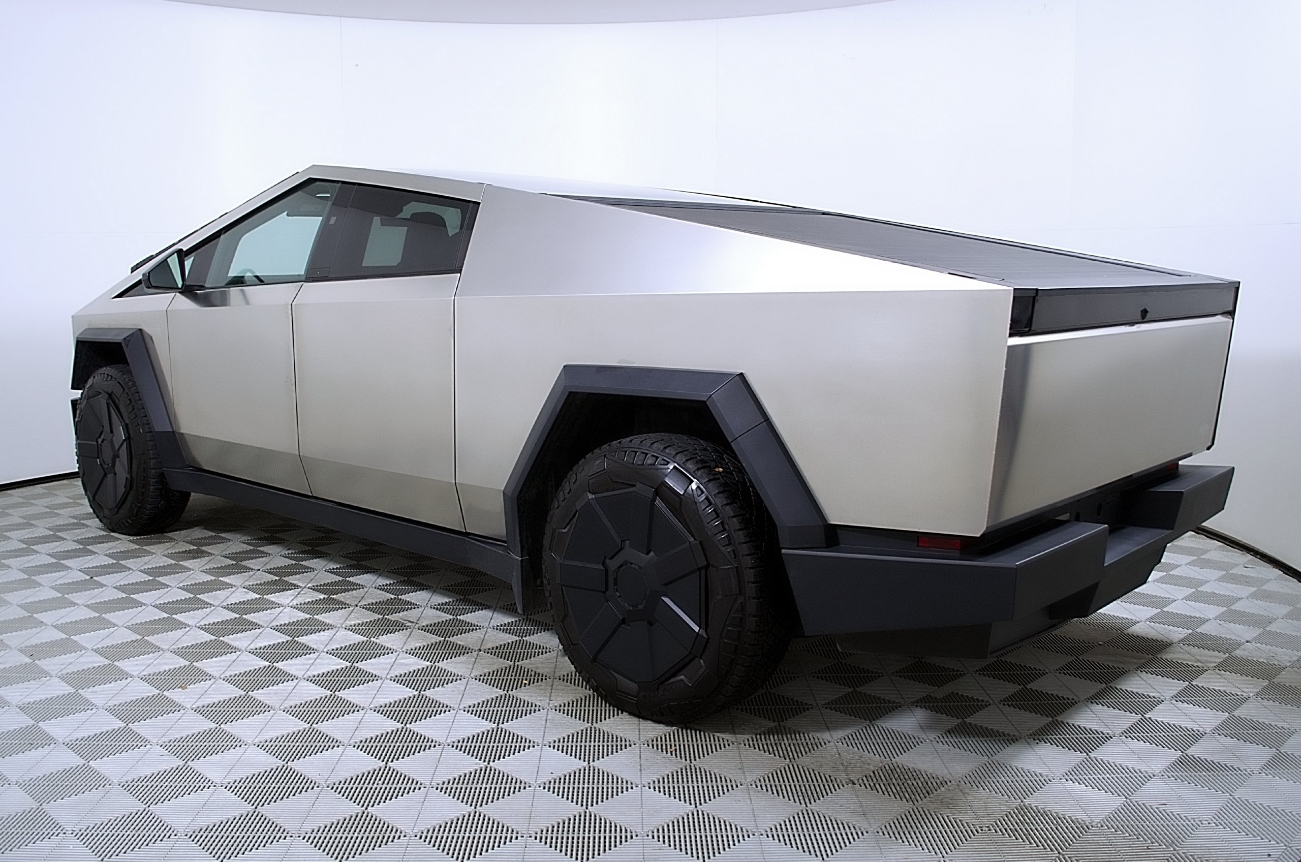 Used 2024 Tesla Cybertruck Cyberbeast AWD/4WD image 9