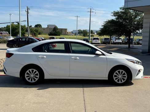 Used 2024 Kia Forte LX FWD image 6