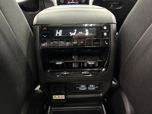 Certified 2024 Jeep Grand Cherokee L Limited w/ Luxury Tech Group II AWD/4WD image 13